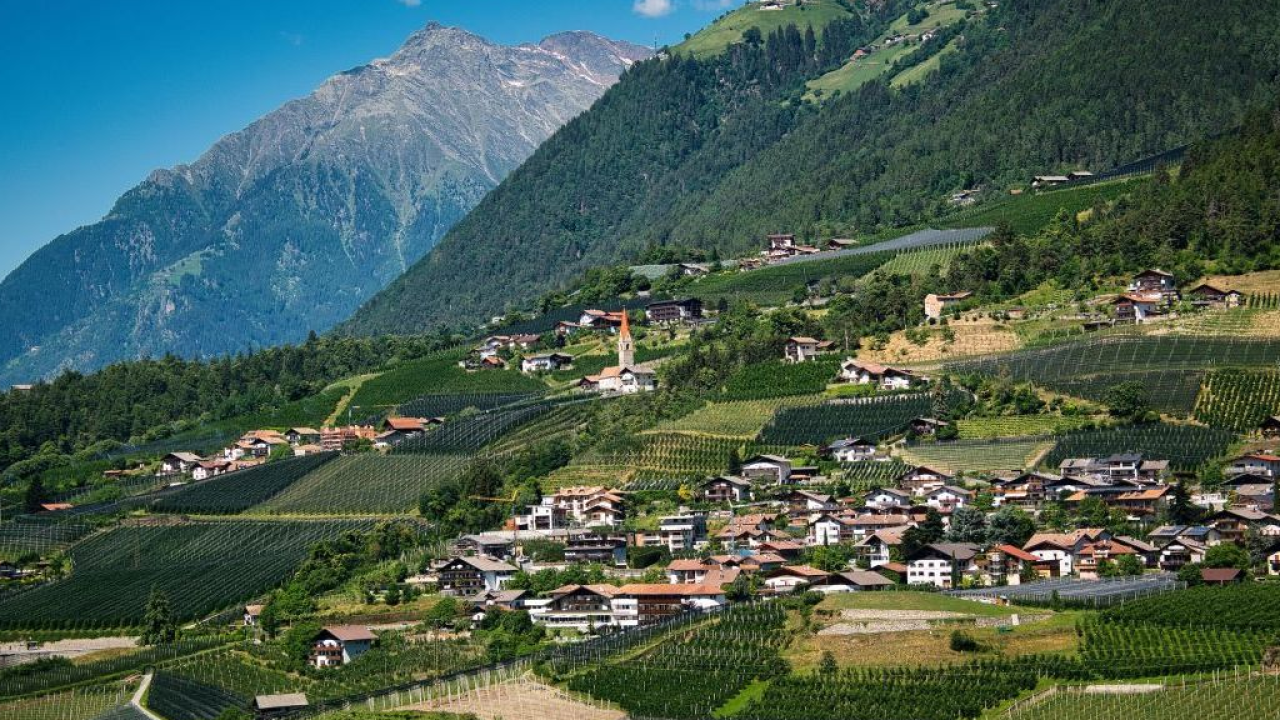 Tirolo in Alto Adige: l'eleganza alpina e il fascino della montagna a due passi dalla vivace Merano